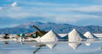 Suecia posa mirada en reservas de litio de Perú, advierte sobre dominio de China