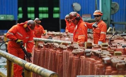 Precio del cobre sube tras peor caída en tres años